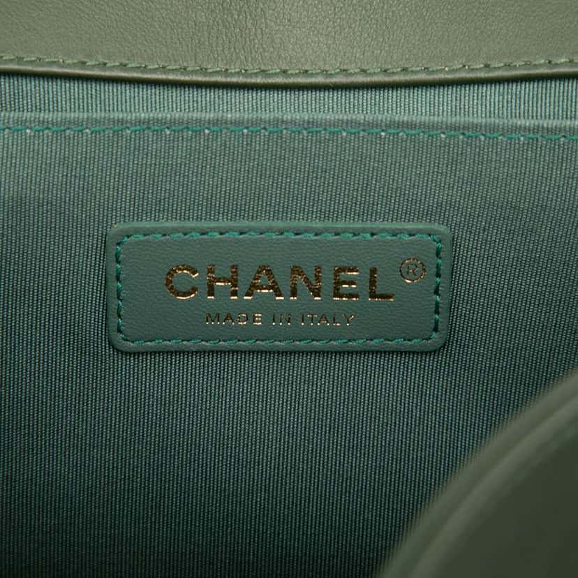 Chanel Old Medium Chevron Lambskin Boy Flap Green Leather Good condition - Box View