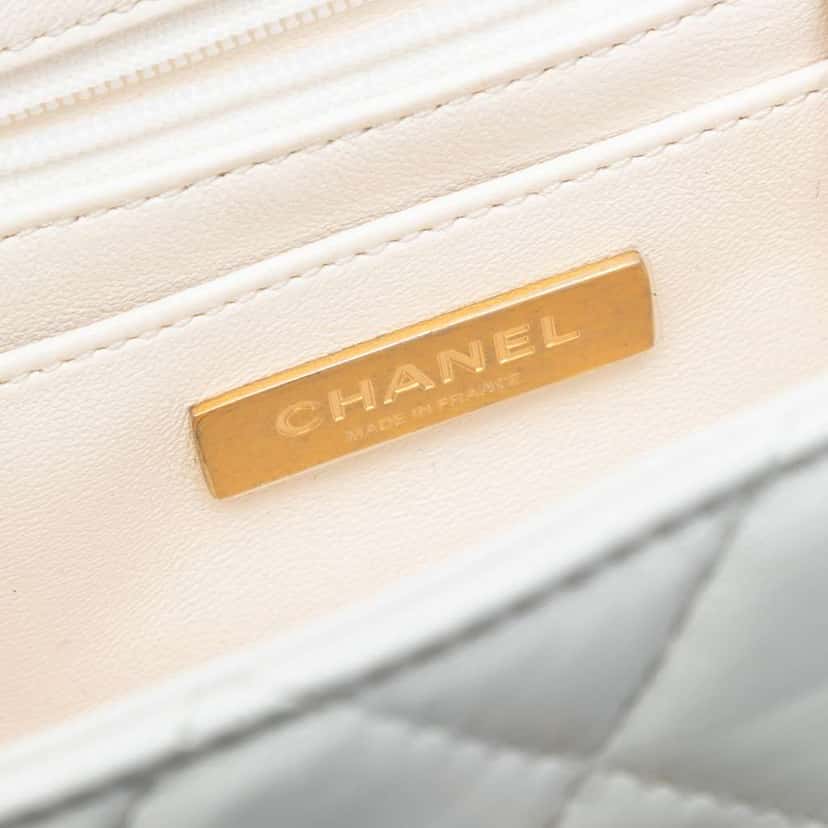 Chanel Mini CC Quilted Lambskin Vanity Top Handle Cosmetic Case White Leather Good condition - Box View