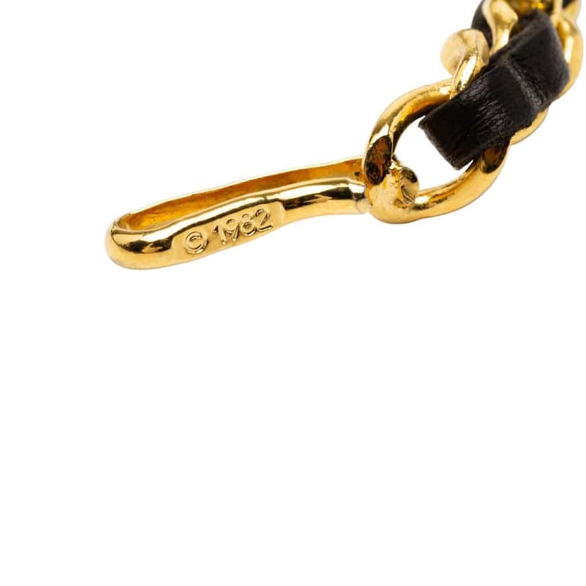 Chanel Leather Woven Gold Plated CC Medallion Chain Belt Gold Metal Good condition - Model View