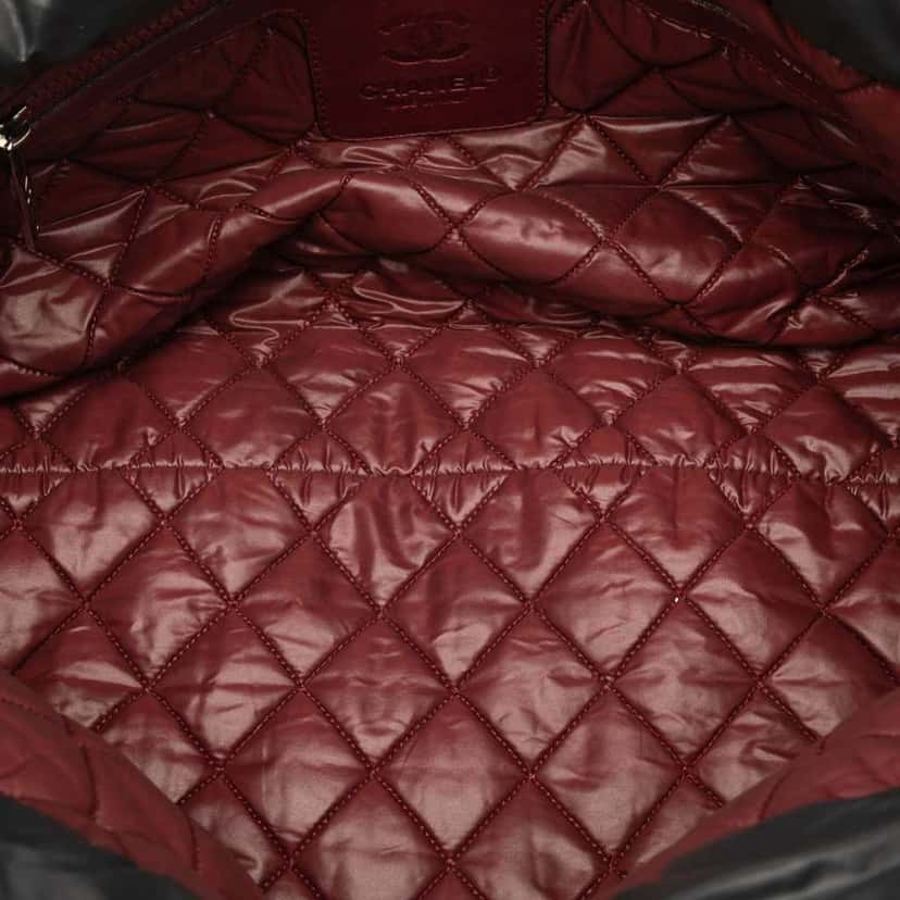 Chanel Medium Quilted Nylon Coco Cocoon Tote Black Good condition - Model View