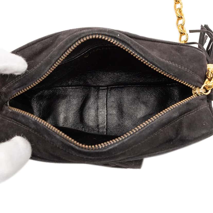 Chanel Mini CC Quilted Suede Tassel Camera Bag Black Leather Good condition - Model View