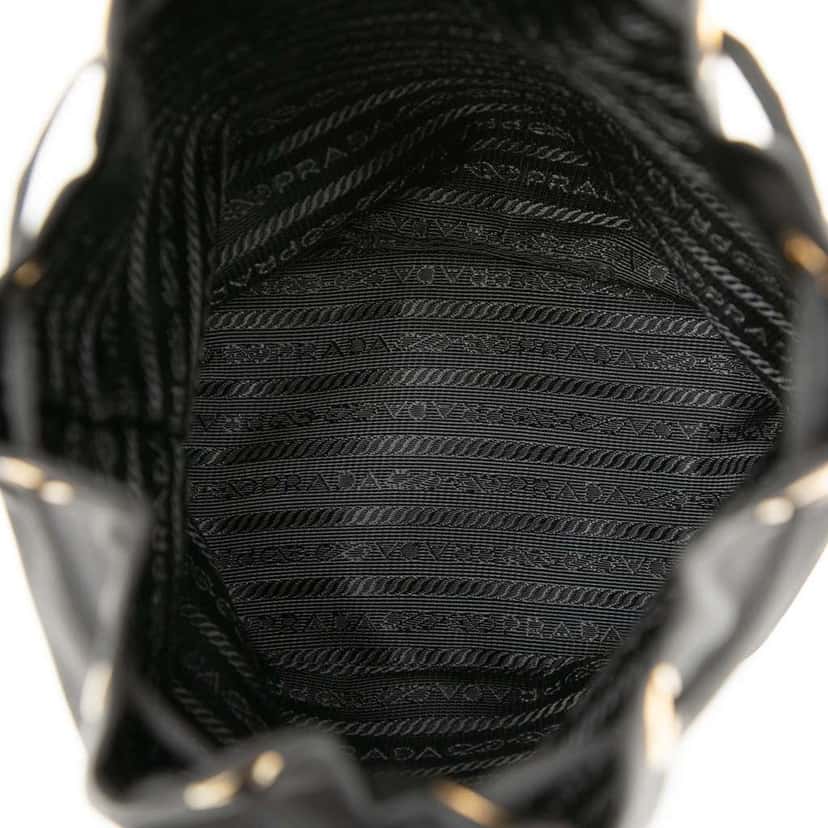 Prada Tessuto Drawstring Pouch Black Good condition - Model View
