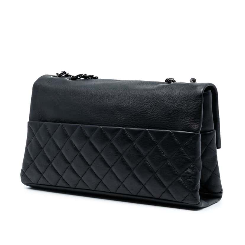 Chanel CC Quilted Calfskin Hamptons Foldover Flap Black Leather Good condition - Back View