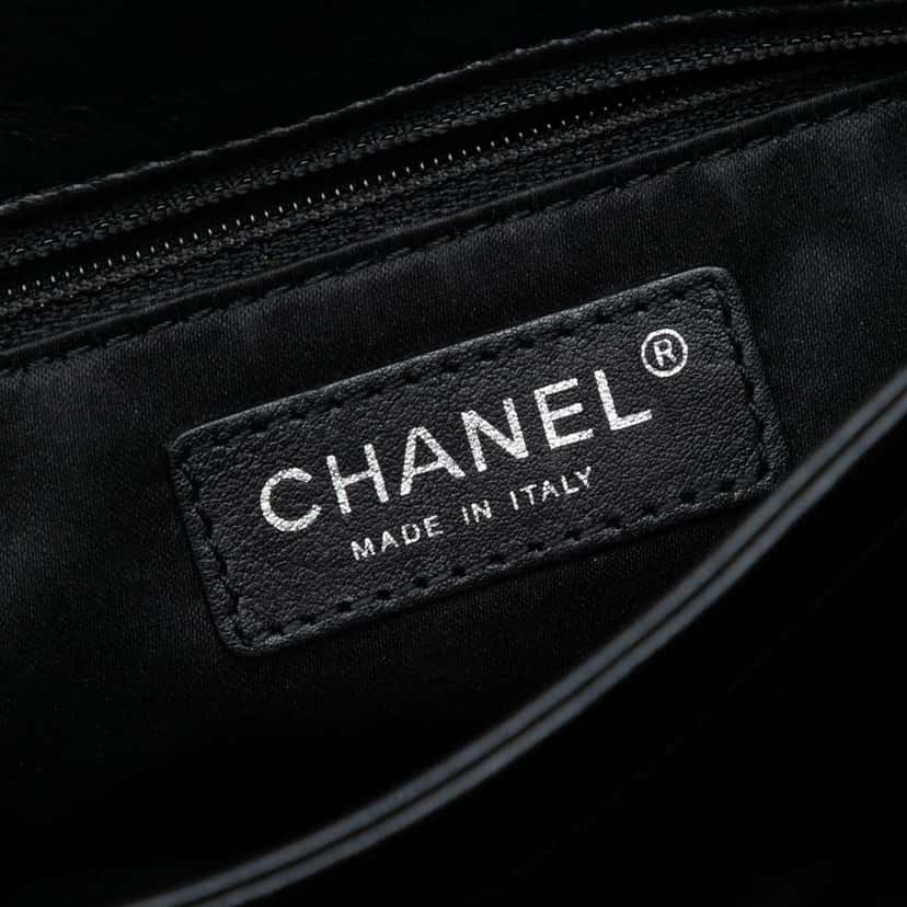 Chanel CC Quilted Calfskin Hamptons Foldover Flap Black Leather Good condition - Box View