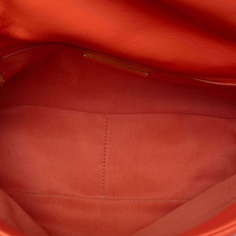 Chanel Medium Lambskin 19 Flap Orange Leather Very good condition - Model View