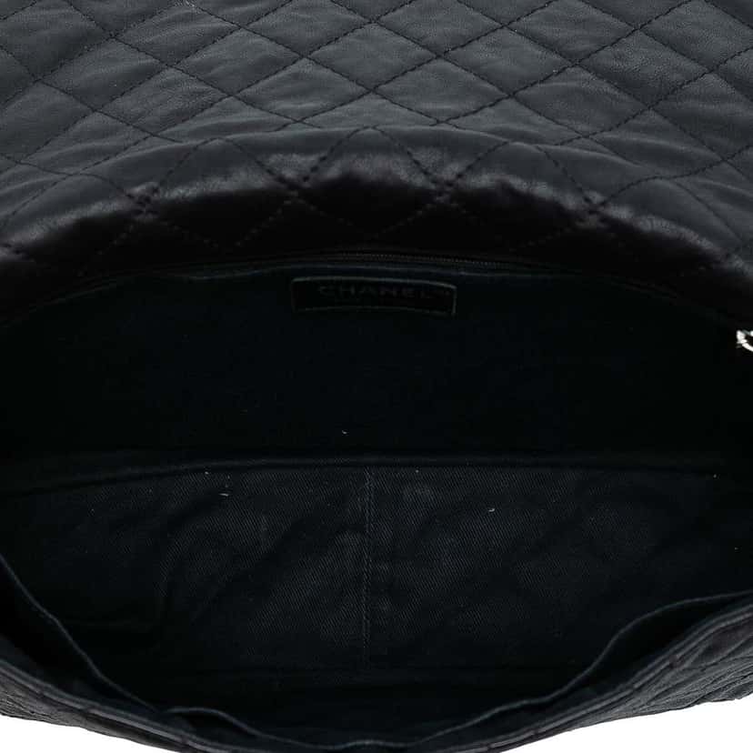 Chanel Quilted Calfskin Reissue 2.55 Easy Messenger Flap Black Leather Good condition - Box View
