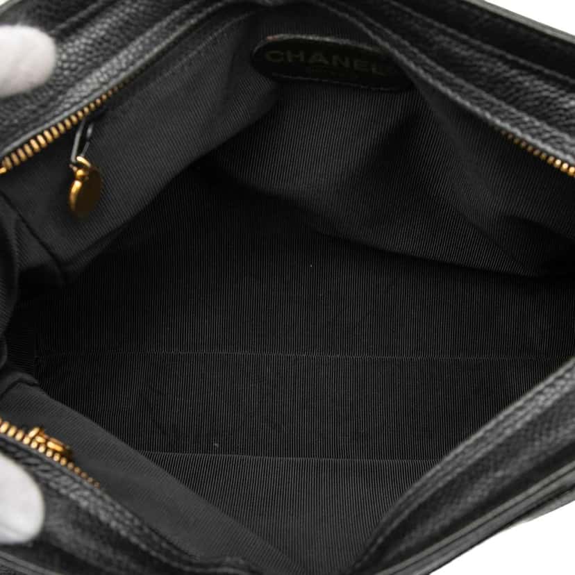 Chanel Caviar Logo Chain Shoulder Bag Black Leather Very good condition - Model View