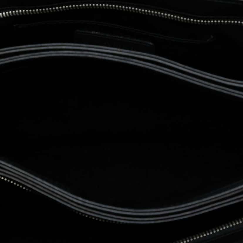 Chanel Medium Quilted Lambskin Clams Pocket Accordion Flap Black Leather Good condition - Model View