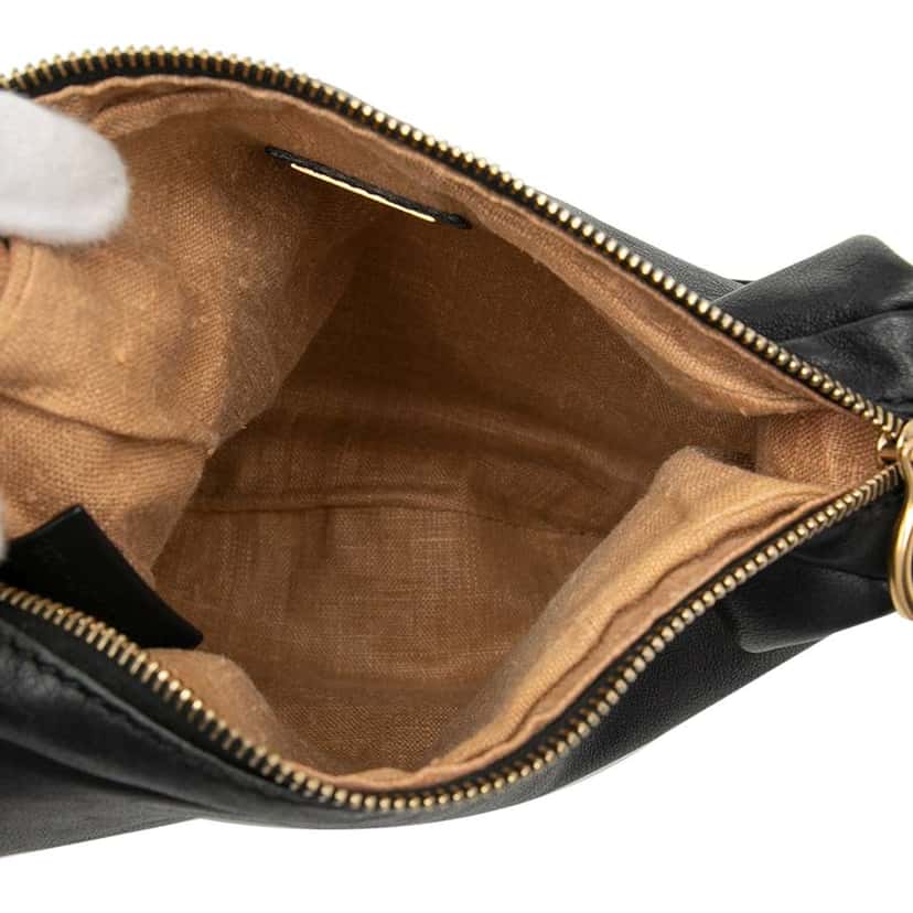Fendi Leather Oyster Shoulder Bag Black Leather Good condition - Model View