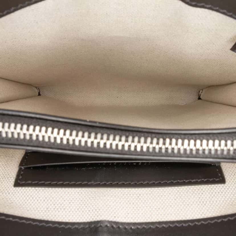 Gucci GG Embossed Leather Flap Crossbody Black Leather Good condition - Model View