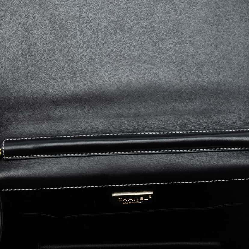 Chanel CC Lambskin Embroidered Clutch With Chain Black Leather Very good condition - Model View