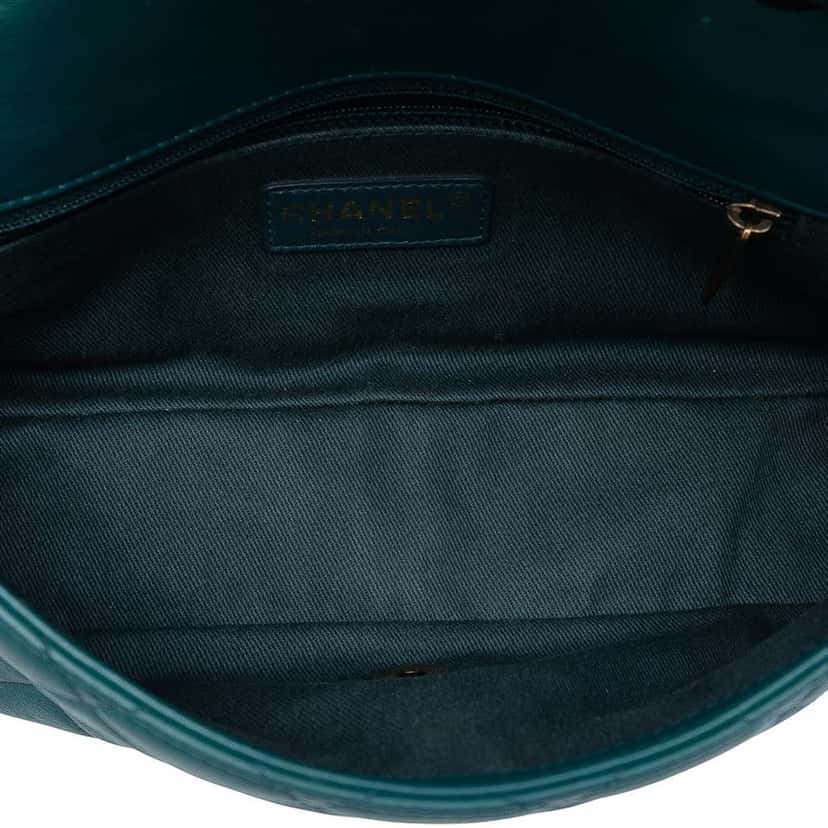 Chanel CC Quilted Lambskin East West Single Flap Blue Leather Good condition - Model View