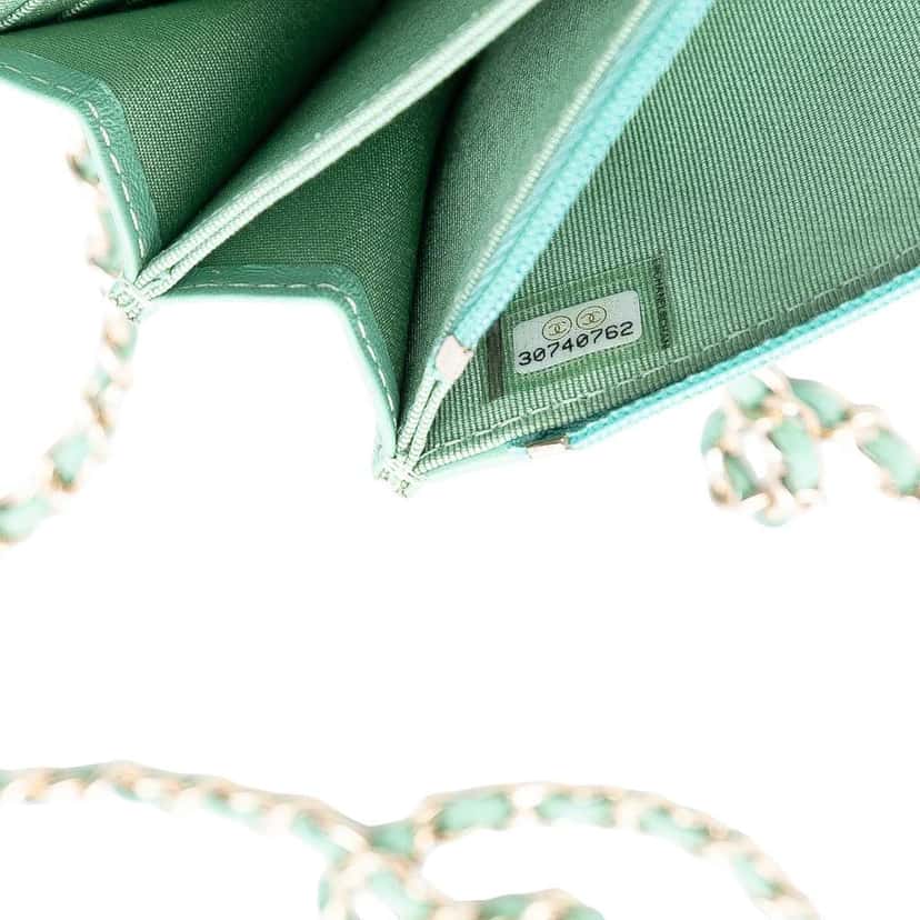 Chanel Mini CC Quilted Lambskin Wallet On Chain Green Leather Very good condition - Box View