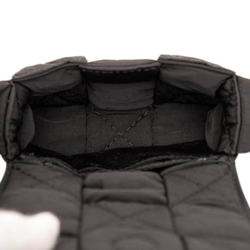 Bottega Veneta Candy Nylon Intrecciato Padded Tech Cassette Crossbody Black Very good condition - Model View