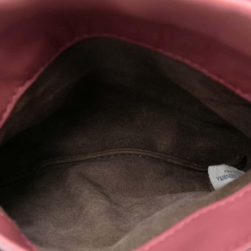 Bottega Veneta Mini Nappa Intrecciato Expandable Chain Crossbody Pink Leather Good condition - Model View