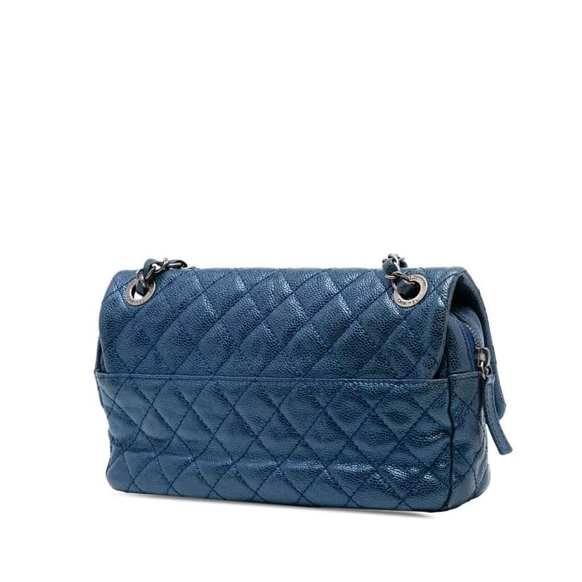Chanel Medium Quilted Iridescent Caviar Easy Flap Blue Leather Good condition - Back View