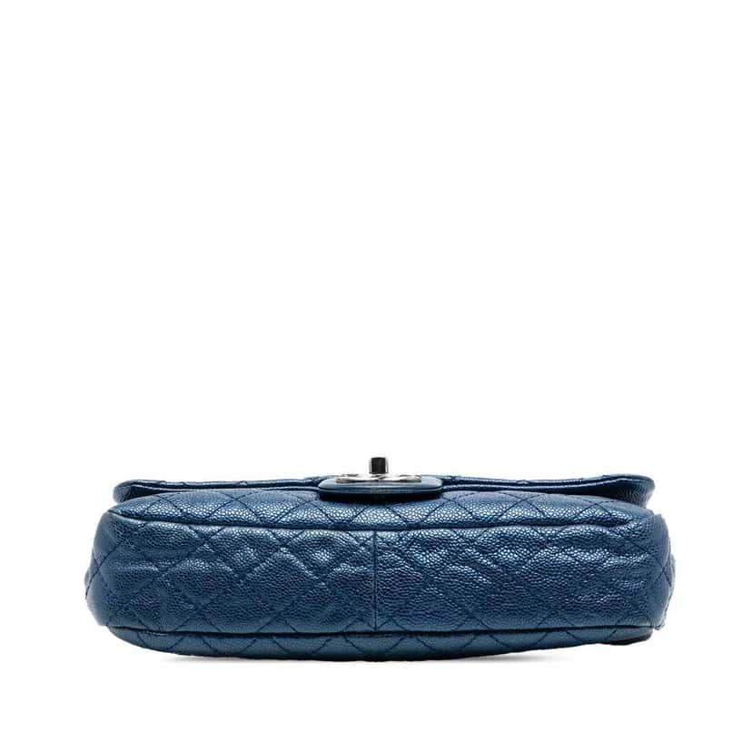 Chanel Medium Quilted Iridescent Caviar Easy Flap Blue Leather Good condition - Inside View