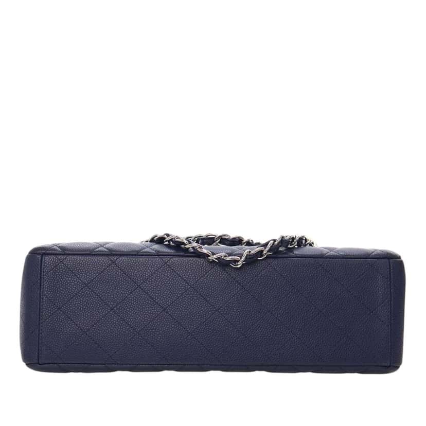 Chanel Maxi Classic Caviar Single Flap Blue Leather Good condition - Model View