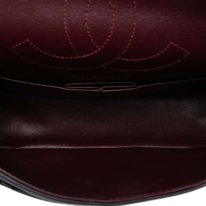 Chanel Reissue 2.55 Quilted Aged Calfskin Double Flap 225 Black Leather Good condition - Model View