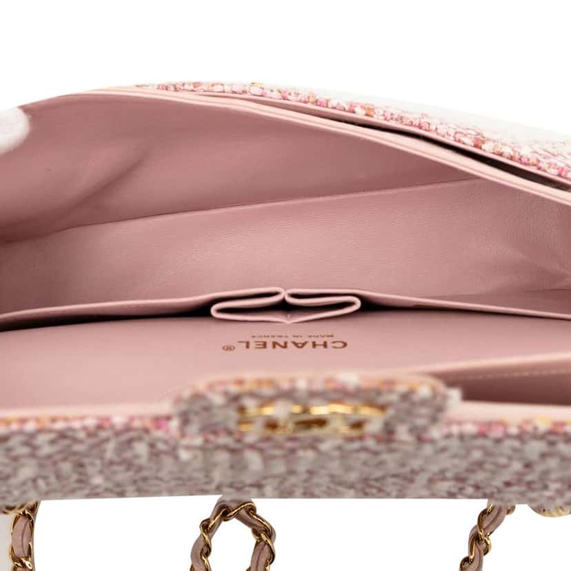 Chanel Medium Classic Tweed Double Flap Pink Tweed Good condition - Model View
