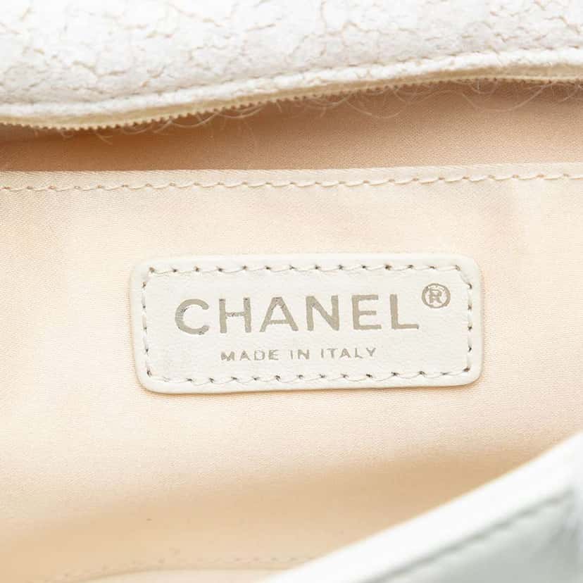 Chanel Medium Tweed and Mixed Medium Patchwork Single Flap White Tweed Good condition - Box View