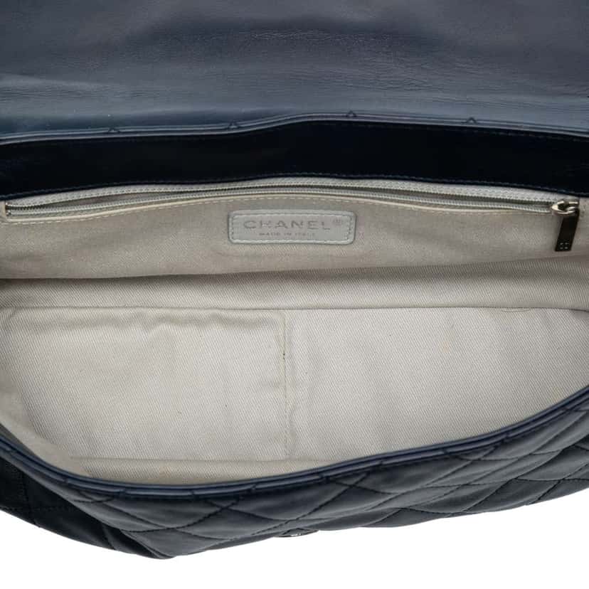 Chanel Large Tricolor Quilted Lambskin Country Chic Flap Blue Leather Very good condition - Model View