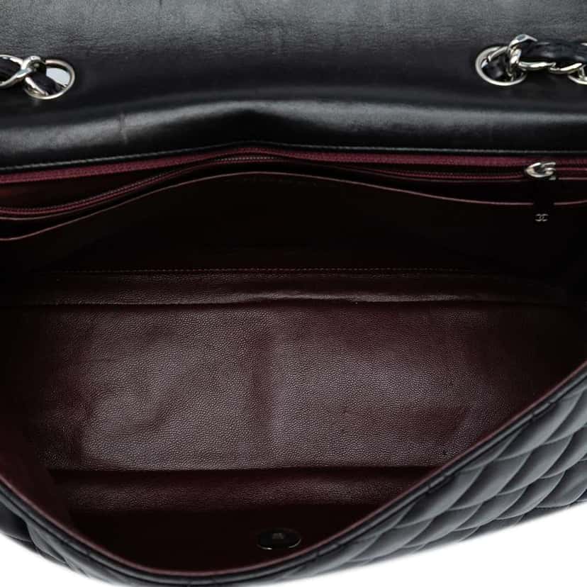 Chanel Jumbo Classic Lambskin Single Flap Black Leather Good condition - Model View