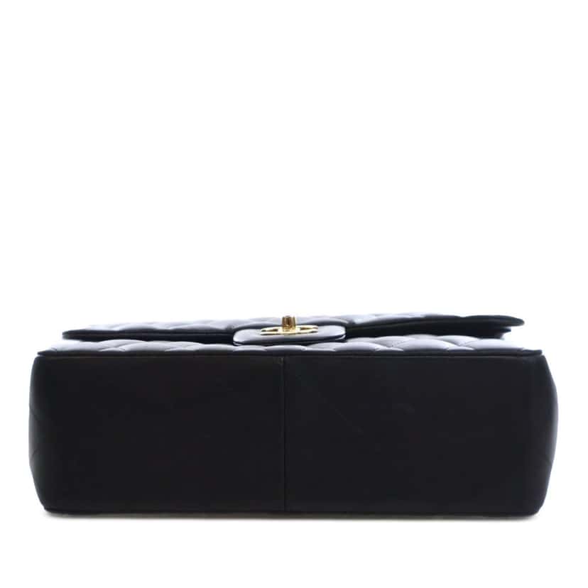 Chanel Jumbo Classic Lambskin Double Flap Black Leather Good condition - Model View