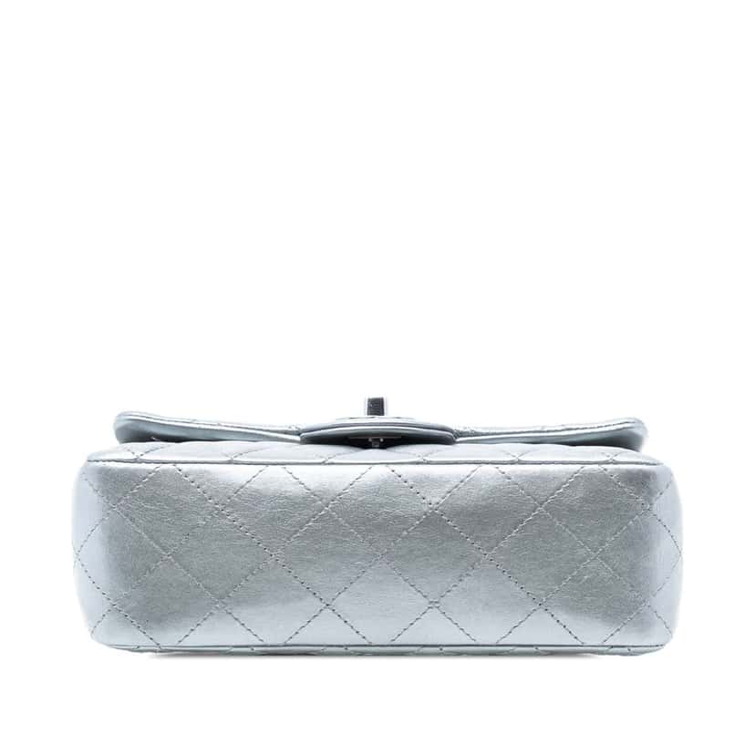 Chanel Small Quilted Metallic Lambskin Single Flap Silver Leather Very good condition - Inside View