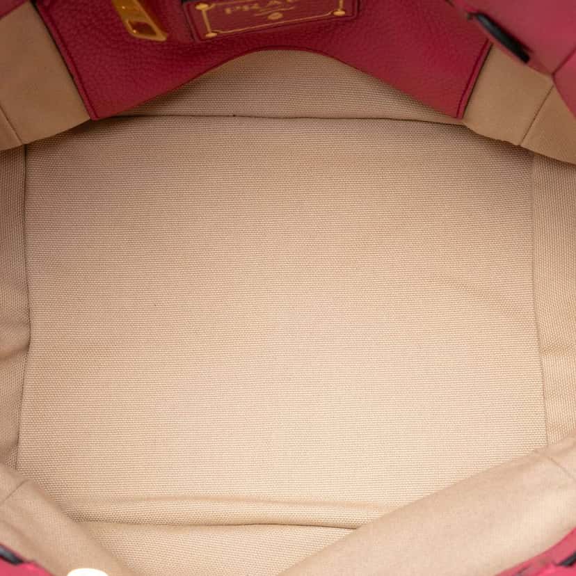 Prada Vitello Daino Tote Pink Leather Good condition - Model View