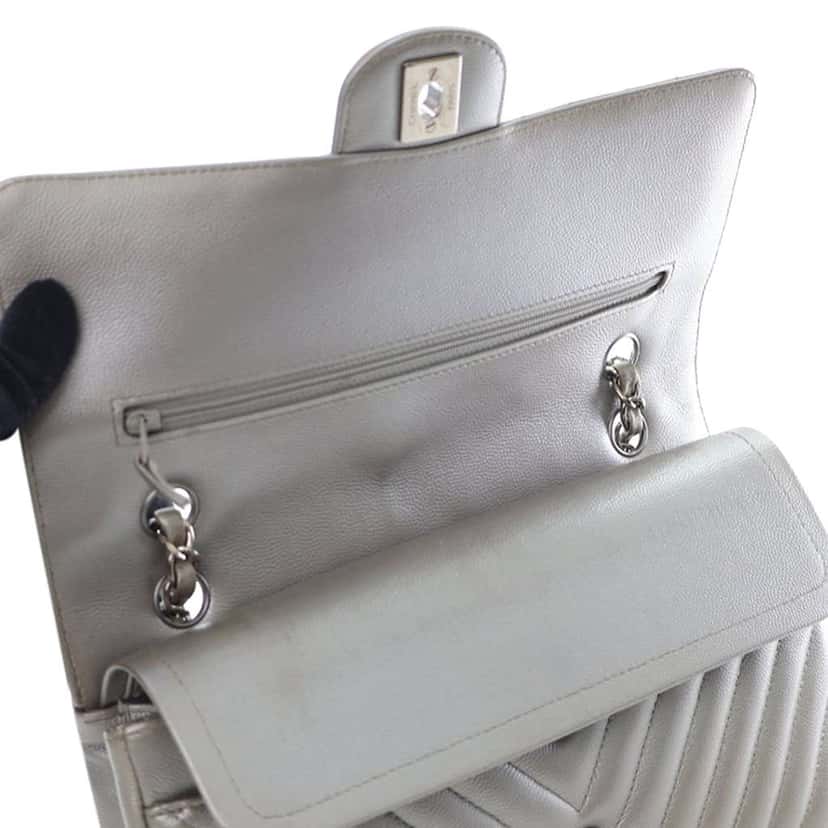 Chanel Medium Classic Chevron Caviar Double Flap Silver Leather Good condition - Box View