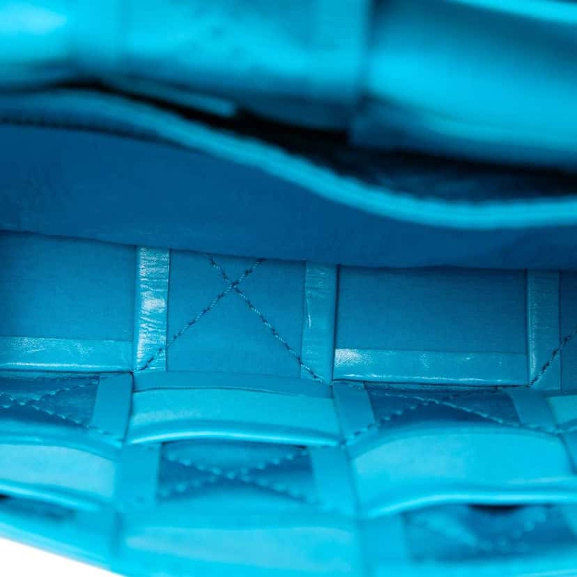 Bottega Veneta Small Paper Calfskin Intrecciato Cassette Crossbody Blue Leather Very good condition - Model View