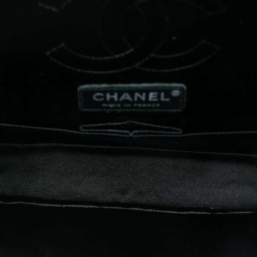 Chanel Medium Embroidered Lambskin Garden of Versailles Double Flap White Leather Good condition - Model View