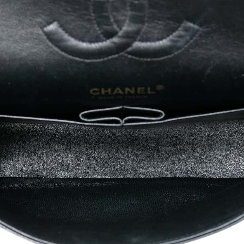 Chanel Medium Classic Caviar Double Flap Black Leather Good condition - Model View