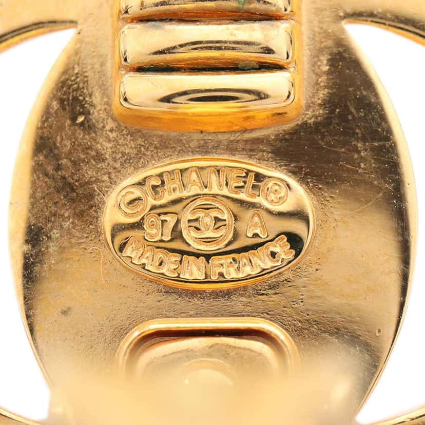 Chanel Gold Plated CC Turn Lock Clip on Earrings Gold Metal Good condition - Model View