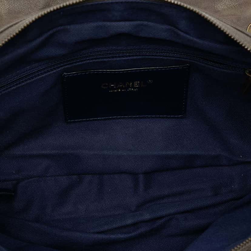 Chanel Large Quilted Iridescent Calfskin Shiva Flap Brown Leather Good condition - Model View