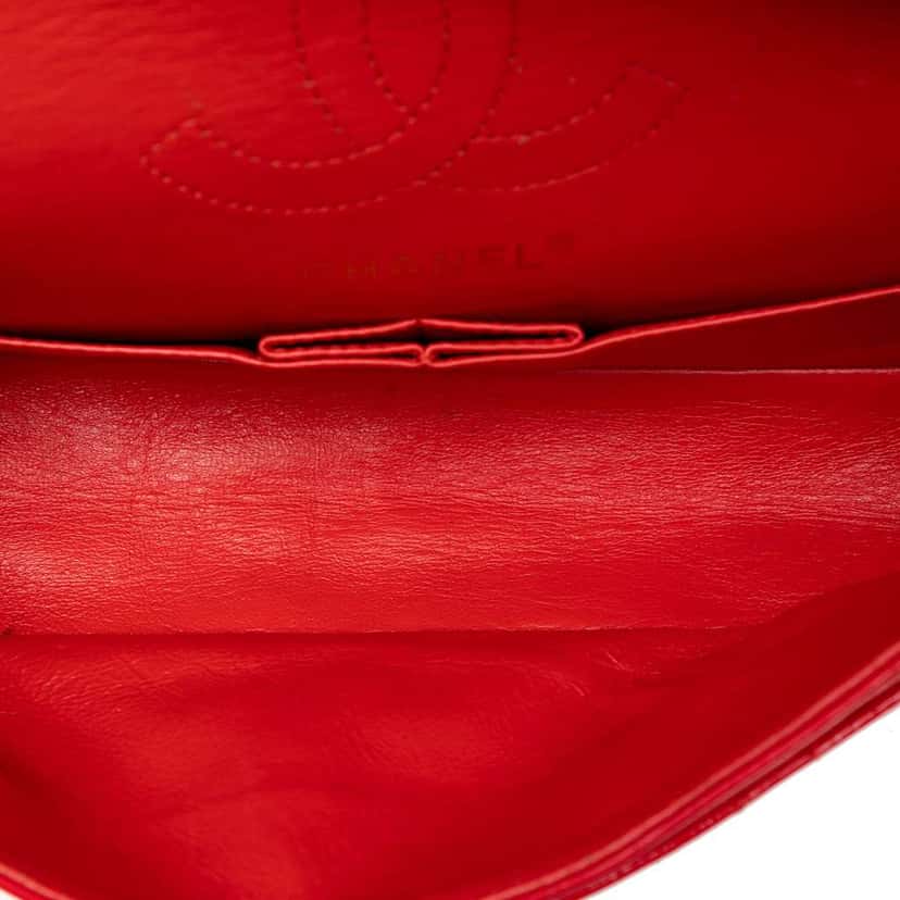 Chanel Reissue 2.55 Crackled Patent Puzzle East West Double Flap Red Leather Good condition - Model View