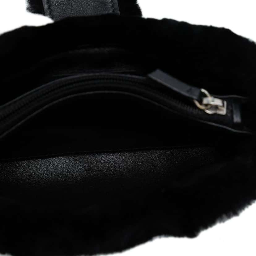 Chanel CC Shearling Orirag Multi Pouch Black Good condition - Model View