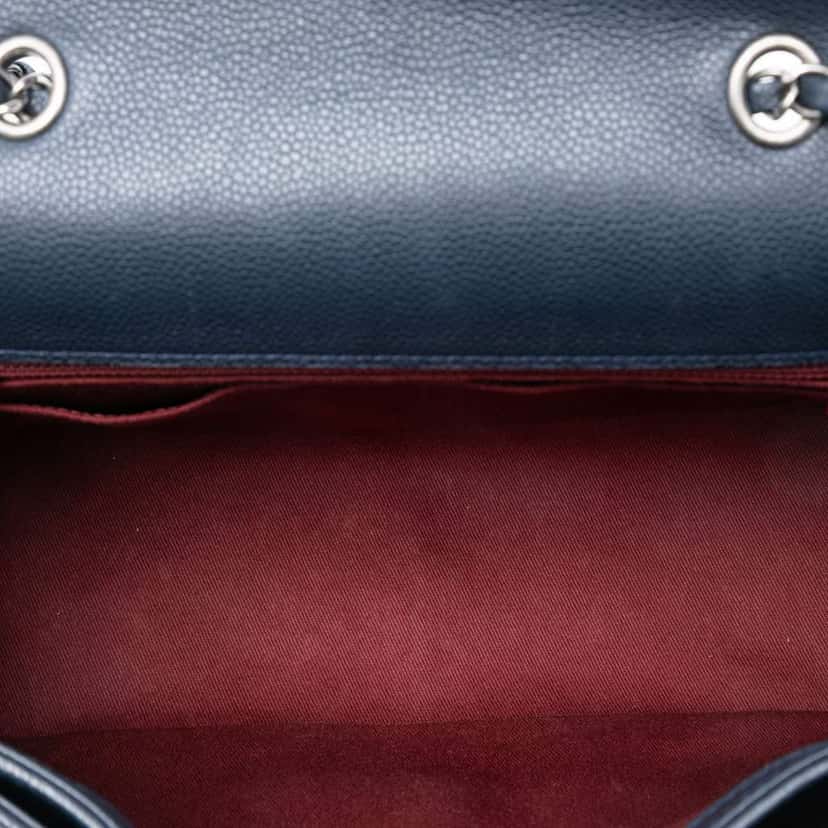 Chanel CC Diamond Stitch Caviar Flap Blue Leather Good condition - Model View