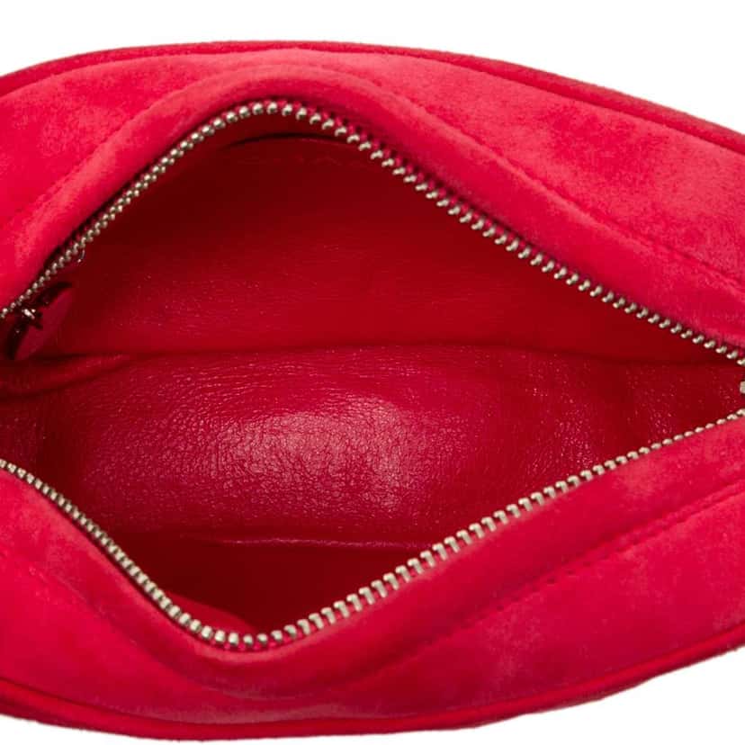 Chanel Quilted Suede Camera Bag Red Leather Very good condition - Model View
