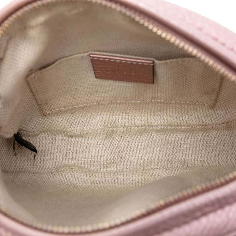 Gucci Mini Metallic Pebbled Calfskin Soho Chain Crossbody Pink Leather Good condition - Model View