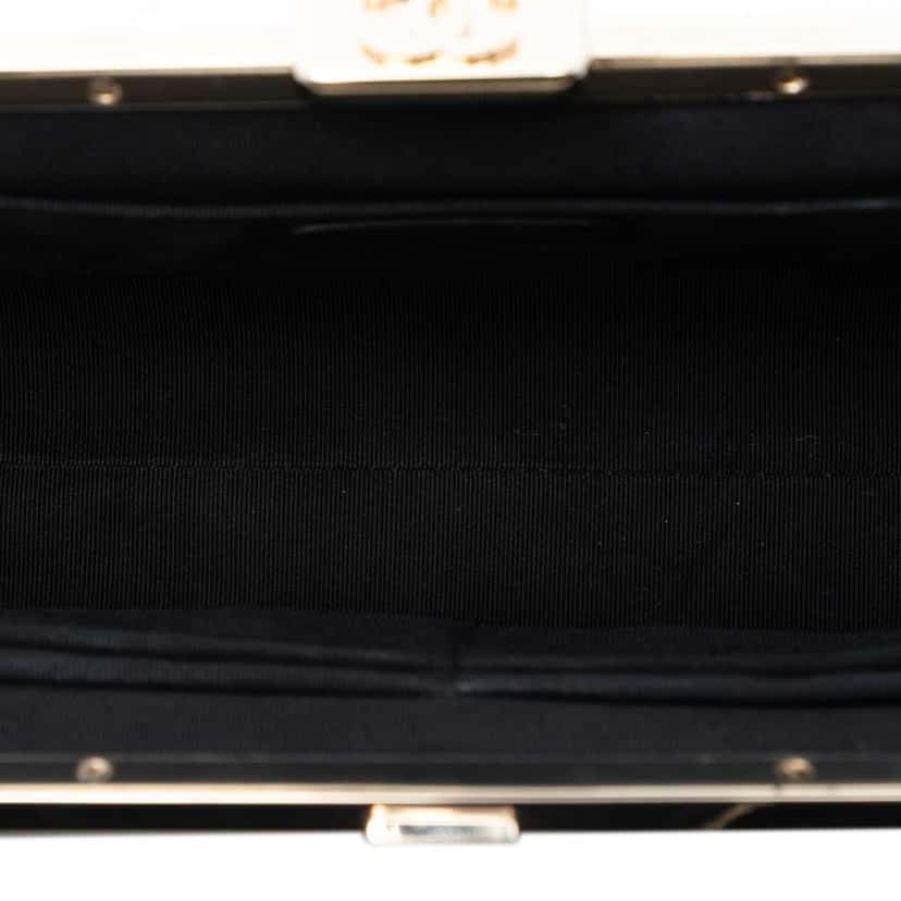 Chanel Quilted Tweed Kisslock Clutch Black Tweed Good condition - Model View