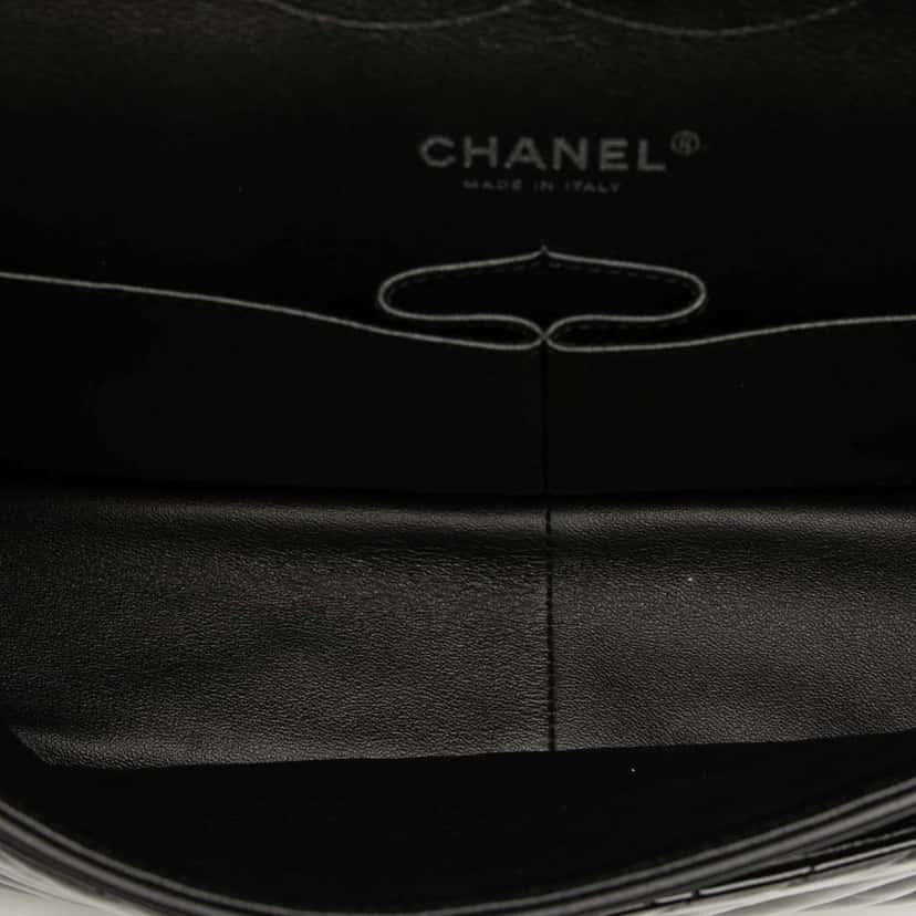 Chanel Jumbo Classic Chevron Patent Double Flap Black Leather Very good condition - Model View