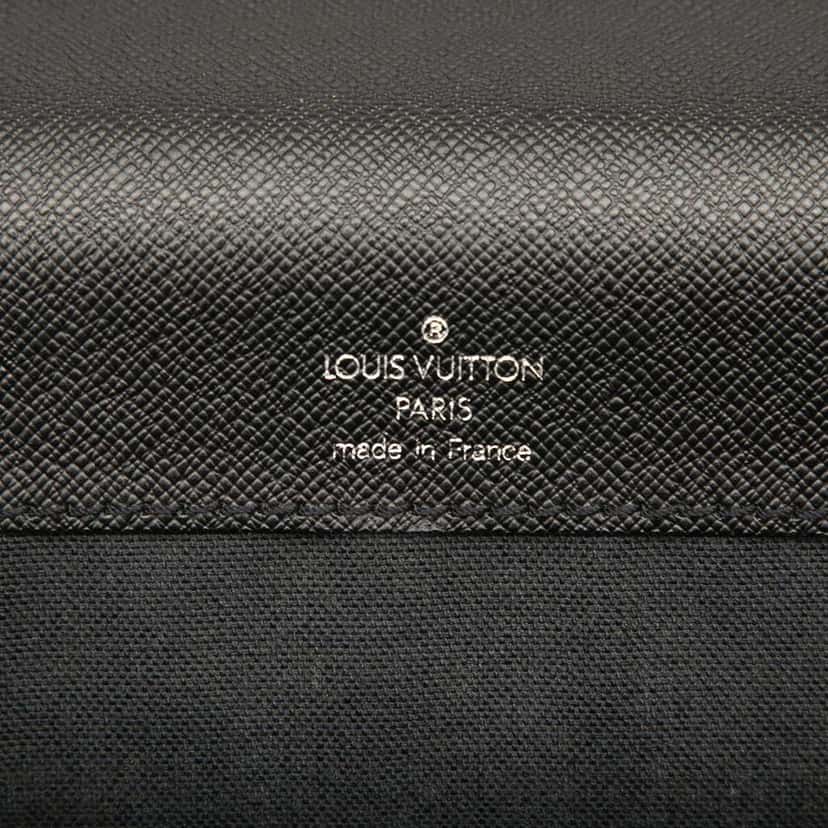 Louis Vuitton Taiga Robusto 1 Black Leather Good condition - Box View