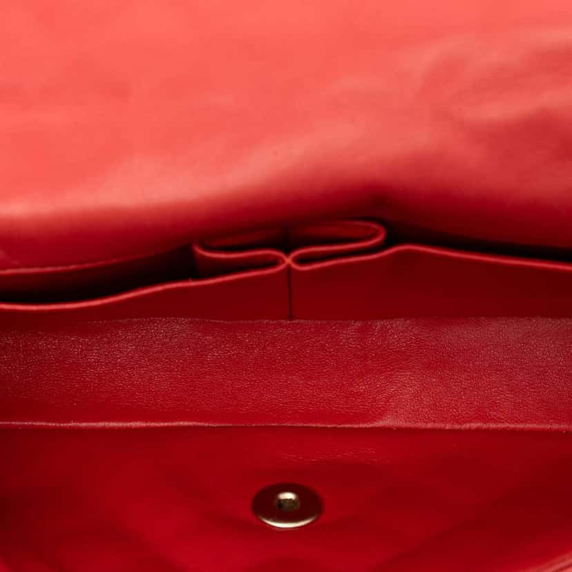 Chanel Classic Lambskin East West Single Flap Red Leather Good condition - Model View