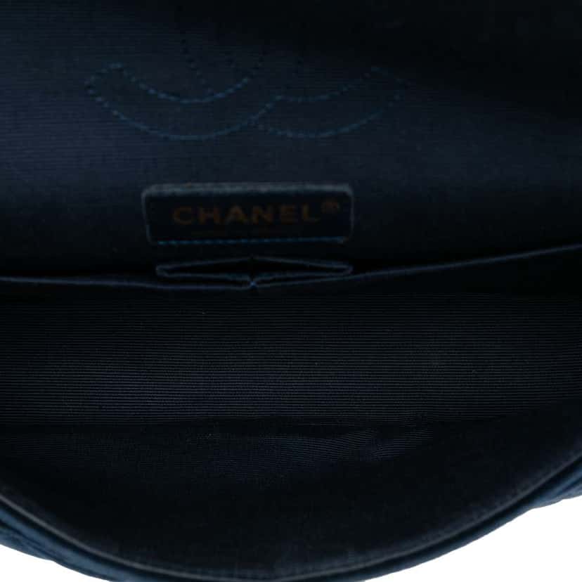 Chanel Medium Classic Velvet Double Flap Blue Velvet Very good condition - Model View