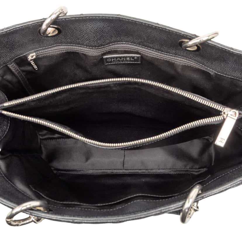 Chanel Caviar Grand Shopping Tote Black Leather Very good condition - Model View