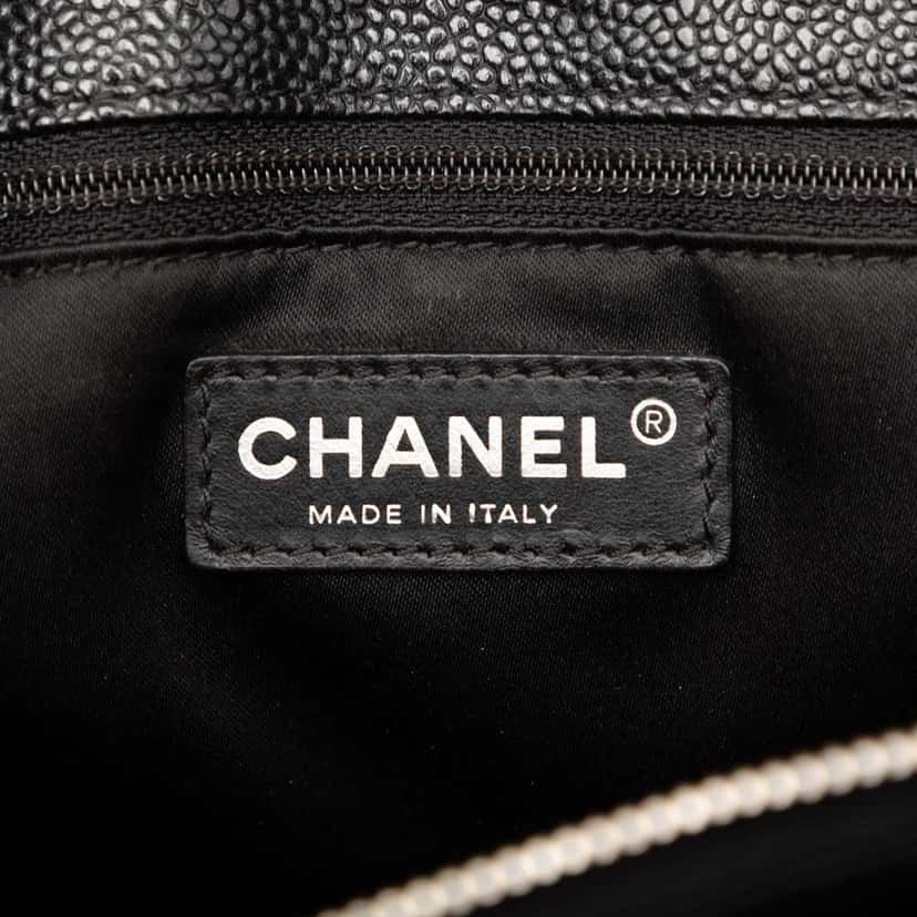 Chanel Caviar Grand Shopping Tote Black Leather Very good condition - Box View