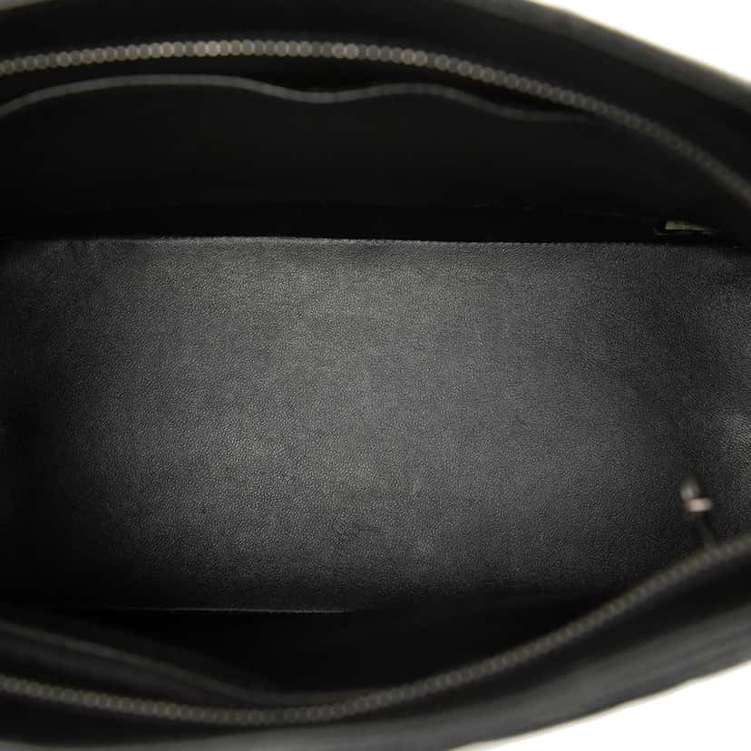 Chanel Caviar Medallion Tote Black Leather Good condition - Model View