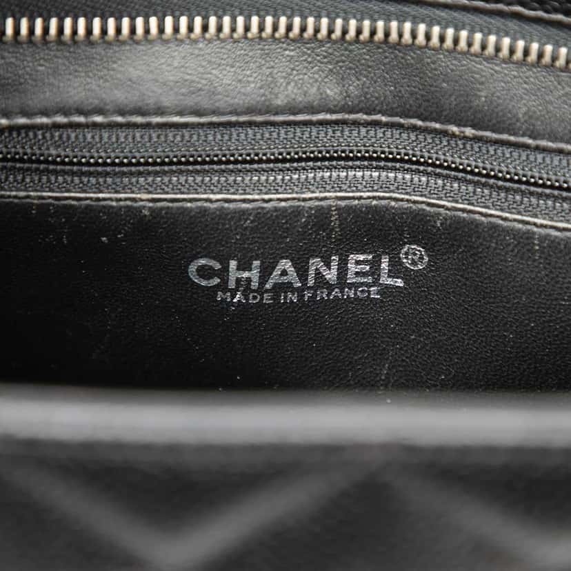 Chanel Caviar Medallion Tote Black Leather Good condition - Box View